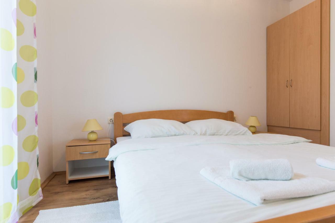 Apartments Karen 크르크 외부 사진
