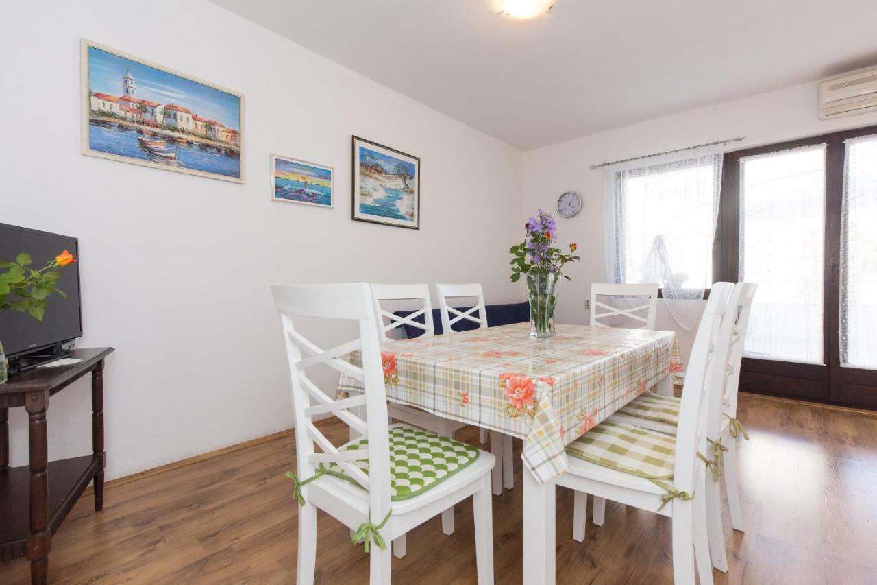 Apartments Karen 크르크 외부 사진