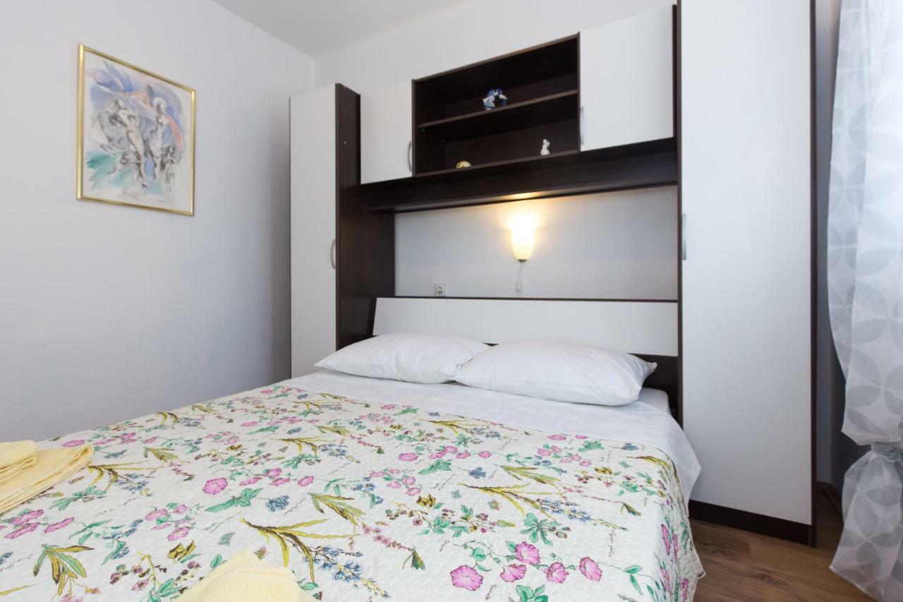Apartments Karen 크르크 외부 사진