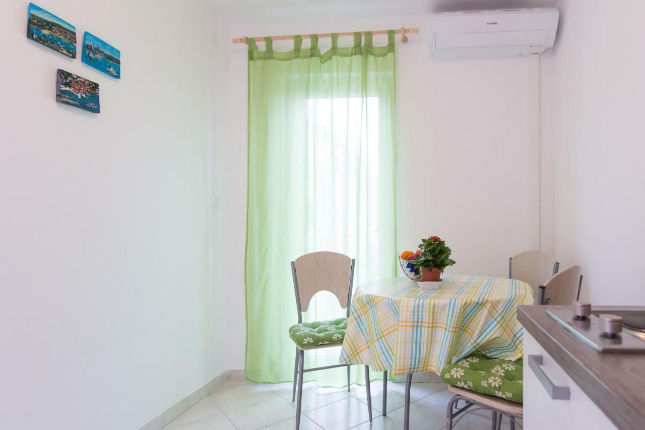 Apartments Karen 크르크 외부 사진